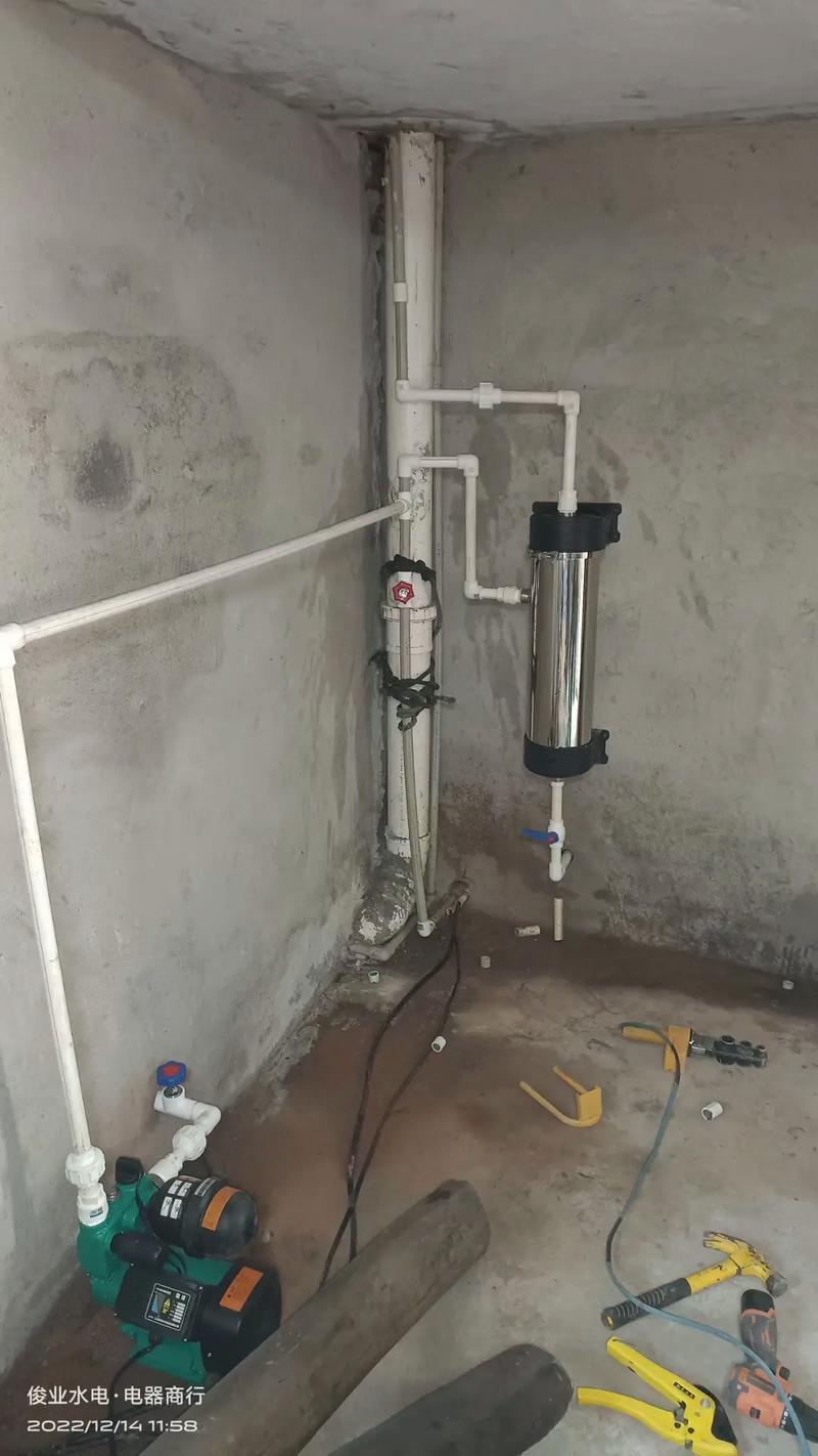 超滤机净水器.邻居聊天:"昨天水好脏,我就洗了澡,没敢洗